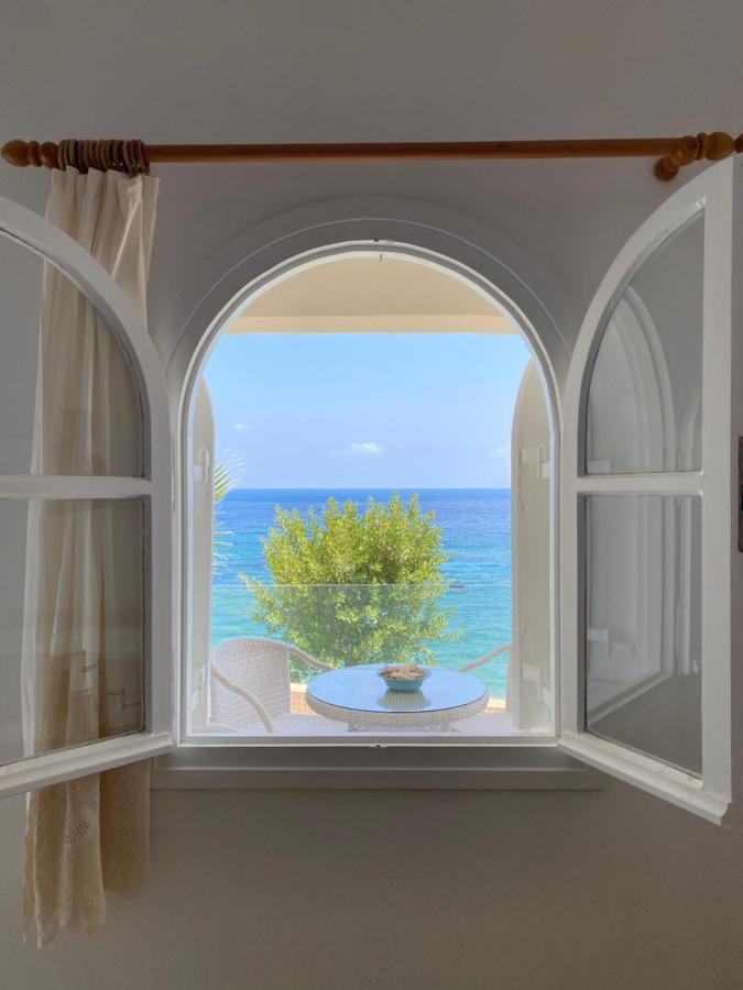 Beautiful House In Front Of The Sea Apartment Gazi Exterior photo